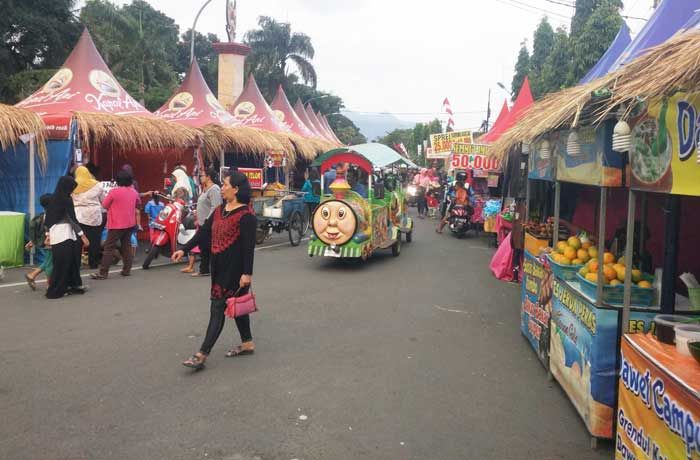 72 Stand Gratis di Pasar Rakyat yang Disediakan Bupati untuk PKL Asli Trenggalek Sepi Peminat