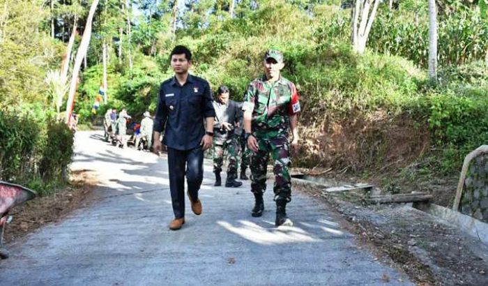 Bupati Trenggalek Jajal Jalan TMMD yang Selesai 100%