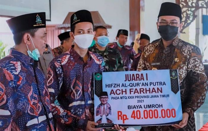 Tingkatkan Ekonomi Masyarakat Pamekasan, Baddrut Tamam Salurkan Bantuan Alat Usaha