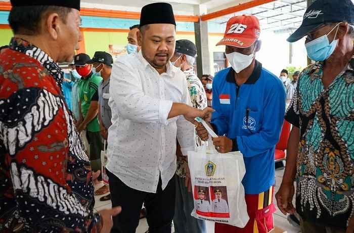 Salurkan 1.000 Bansos, Tanggapi Kesulitan Nelayan Ngimboh, Berikut Langkah Bupati