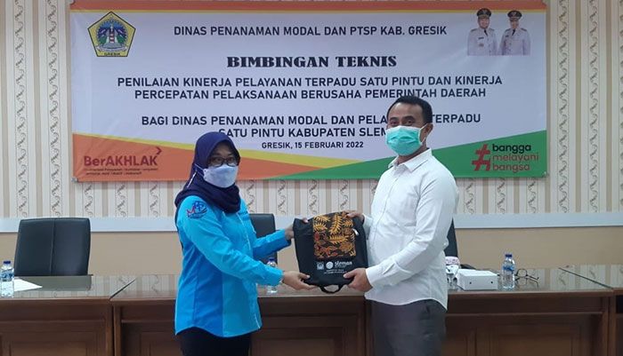 Pemkab Sleman Studi Banding Layanan Perizinan di DPMPTSP Gresik