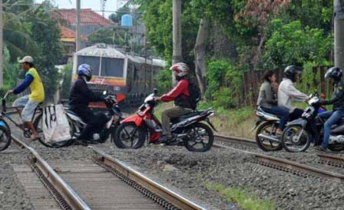 Kecelakaan Perlintasan KA di Jatim Naik, Separuh Lintasan tak Berpalang