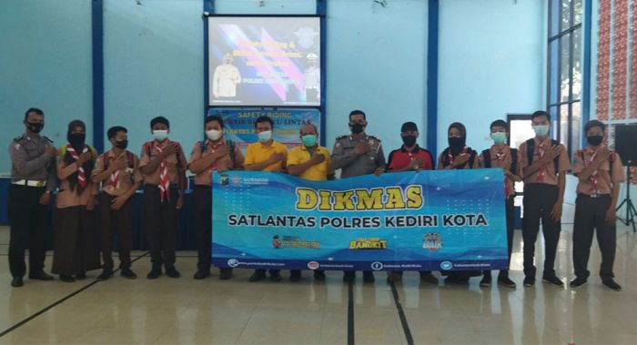 Satlantas Polres Kediri Kota Gelar Dikmas Police Goes to School di SMKN 1