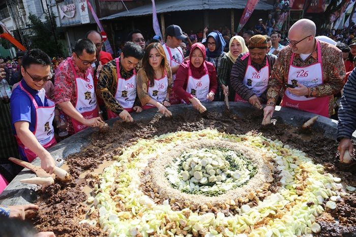 ​Festival Rujak Uleg 2019 Pecahkan 2 Rekor MURI Sekaligus