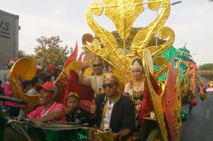 Kereta Kencana hingga Fashion Ramaikan Karnaval di Gempol