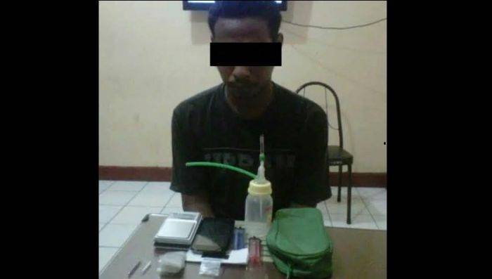 Nyambi Jual Sabu, Karyawan Ekspedisi Warga Ikan Mungsing Surabaya Diringkus