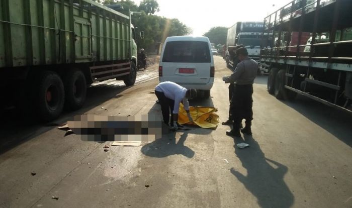 Tabrak Truk Box dari Belakang, Pengendara Motor di Tuban Tewas Terlindas Dump Truk