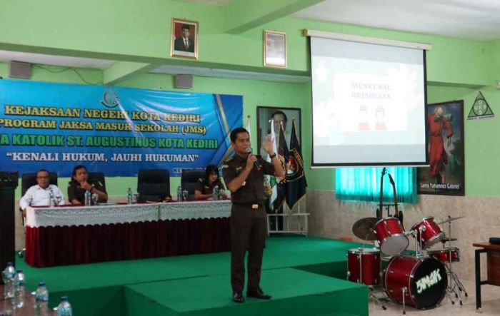 Kejari Kota Kediri Gelar Giat Jaksa Masuk Sekolah di SMA Katolik Santo Agustinus