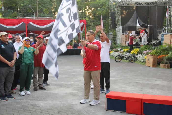 Peringati HUT RI ke-79, Dinas Pendidikan Jawa Timur Gelar Jalan Sehat