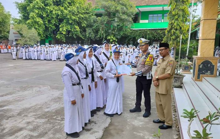 Satlantas Polres Ngawi Sosialisasikan Budaya Tertib Lalu Lintas ke Pelajar