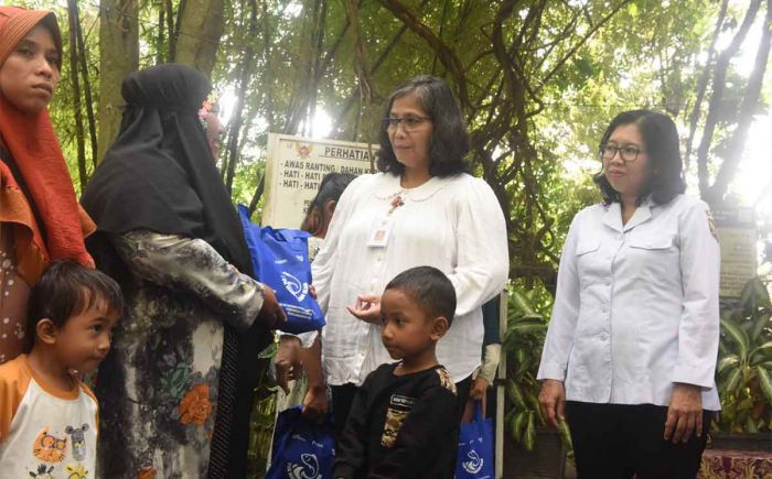 Pj Wali Kota Kediri Serahkan PMT untuk Balita Stunting dan Ibu Hamil KEK saat Kampanye Gemarikan