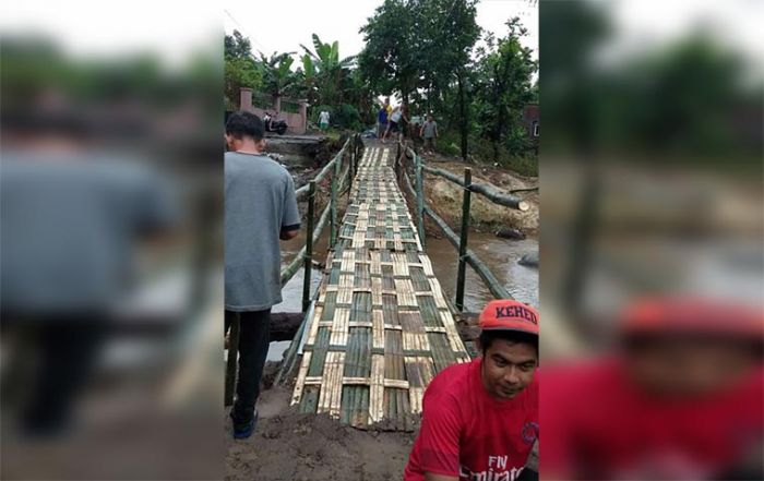 Tak Kunjung Dibangun, Warga Dusun Payaman Bangun Jembatan dari Bambu