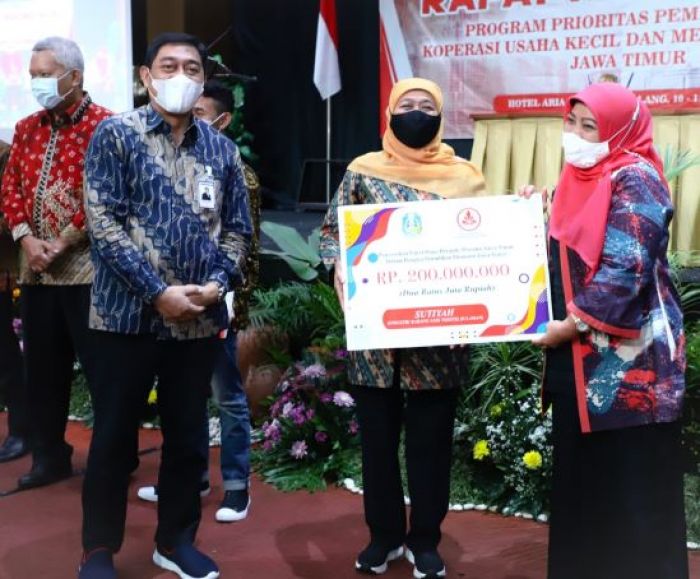 Di Jatim ada 22.834 Koperasi Aktif dan 9,78 Juta UMKM, Khofifah Minta Diberi Akses dan Dipercepat 