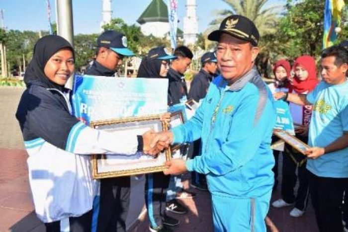 20 Perwakilan Atlet dan Pelatih Olahraga Berprestasi Terima Bonus Uang Tunai dari Pemkab Lamongan