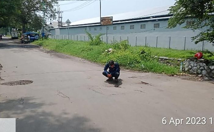 Gorong-Gorong di Pertigaan Talun Desa Gununggangsir Retak