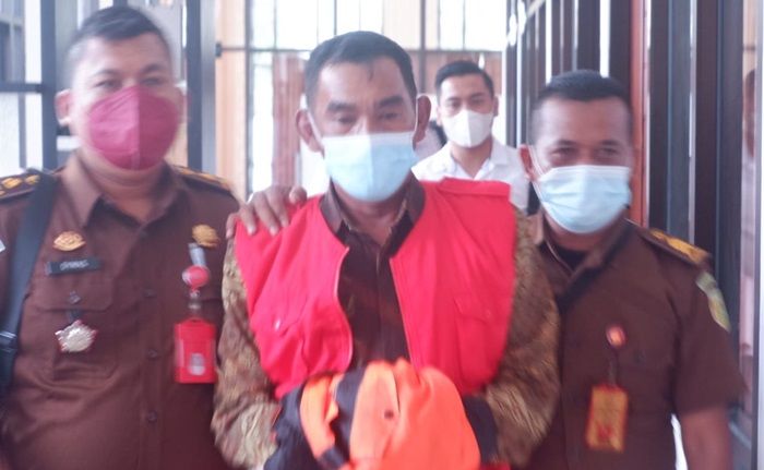 Diduga Korupsi DD, Kades Dooro Cerme Ditahan Kejari Gresik 