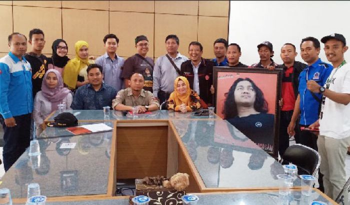 Konsultasi Persyaratan Jalur Independen, Puluhan Relawan Sukoiri Datangi Kantor KPU Gresik