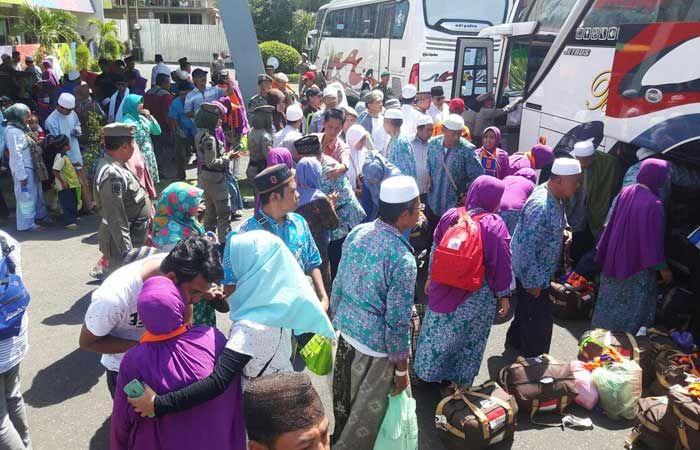 Ratusan Jamaah Haji Kloter 31 dan 32 Tiba di Situbondo