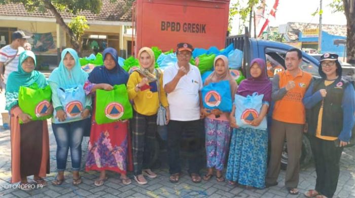 BPBD Gresik Salurkan Ratusan Paket Bantuan Kepada Korban Banjir