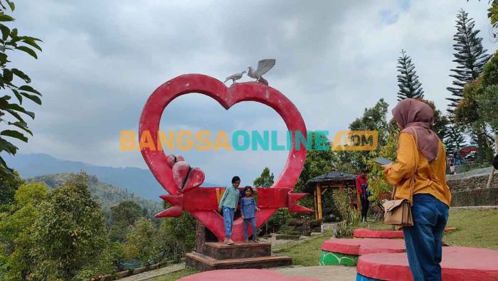 Pesona Wisata Bukit Gandrung Kediri