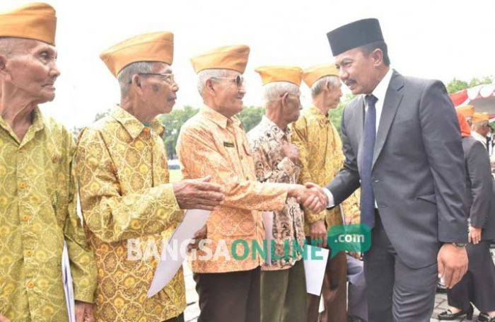 Hari Pahlawan, Puluhan Veteran Jombang Terima Santunan dari Pemkab