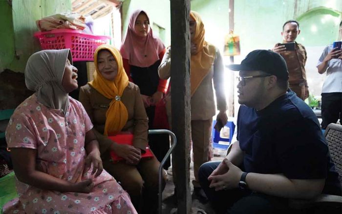 Bupati Kediri Bangunkan Rumah Janda yang Hidup Sebatang Kara