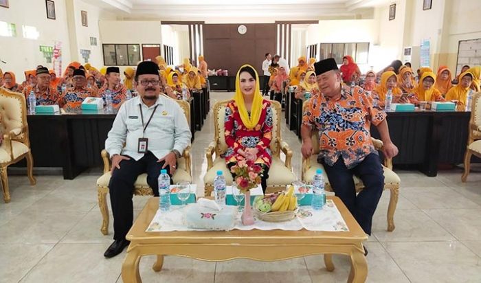 Hadiri Hari Ibu PWRI Jatim 2019, Arumi Apresiasi Peran para Pensiun PNS