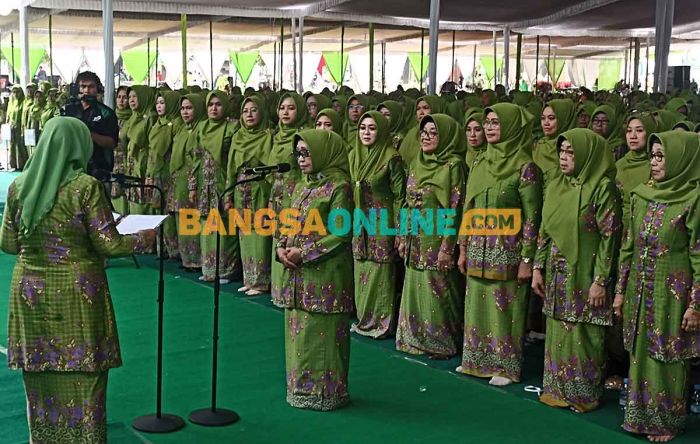 Ribuan Ibu-Ibu di Jombang Ikuti Tahlil Akbar dan Pelantikan Pengurus PC Muslimat NU