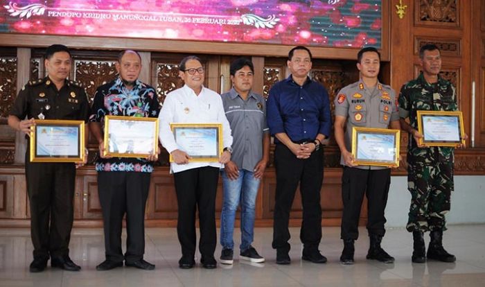 Puncak HPN 2020, PWI Tuban Serahkan Award Kepada Instansi dan Perusahaan Terbaik