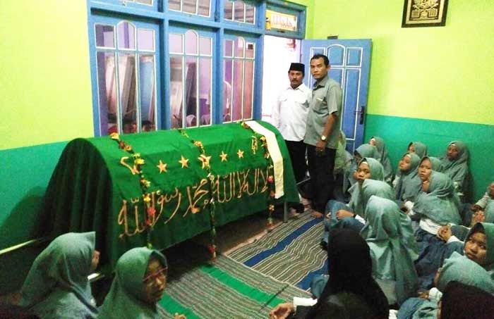 Diduga Keracunan Makanan, Siswi MAN I Gresik Meninggal