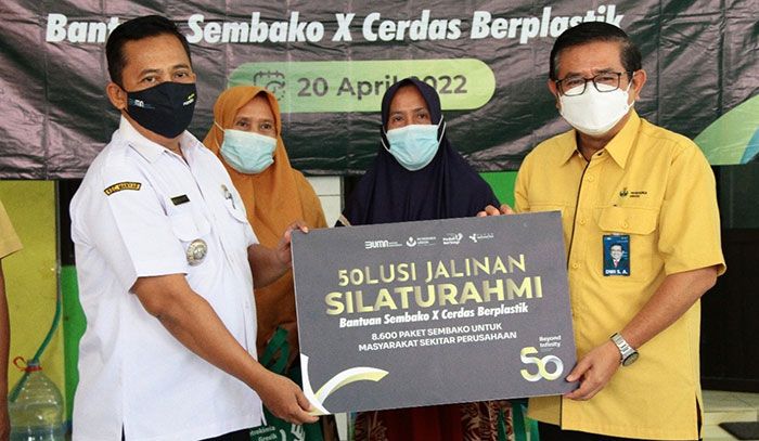 Petrokimia Gresik Siapkan 8.600 Paket Sembako yang Ditukar dengan Sampah Plastik