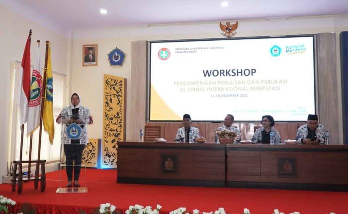 Unirow Tuban Jadi Tuan Rumah Workshop Pendampingan Penulisan Publikasi Jurnal Bereputasi