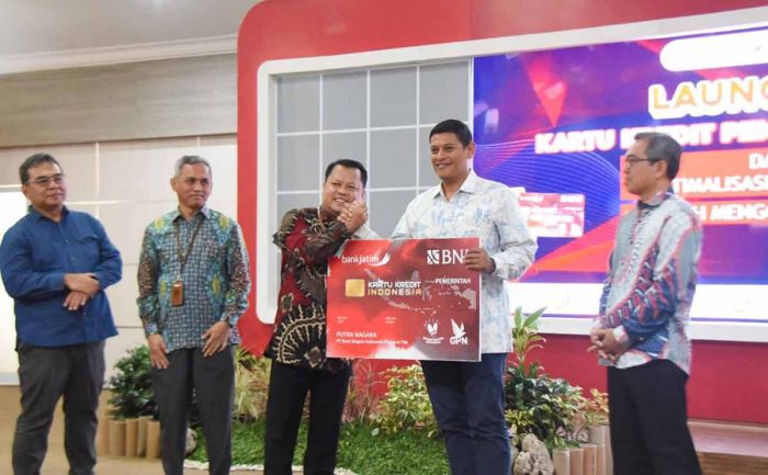 Wali Kota Kediri Launching Kartu Kredit Pemerintah Daerah dan QRIS Retribusi