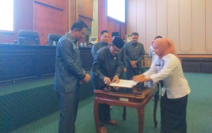 Rapat Paripurna, DPRD Jombang Sahkan Empat Raperda Jadi Perda