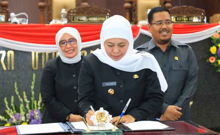 Raperda RTRW Jatim Tahun 2023-2043 Disetujui, Gubernur Khofifah Tekankan soal Investasi dan PSN