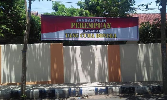 H-30 Coblosan, Spanduk Provokatif Bertebaran di Sudut Kota Banyuwangi