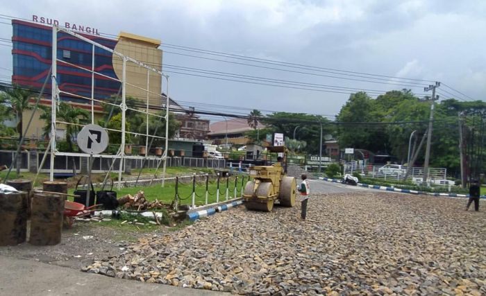 Beri Kenyamanan Pasien, RSUD Bangil Benahi Jalan Pintu Masuk