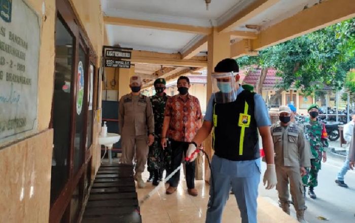 ​Antisipasi Sebaran Covid-19, Mapolres Jombang Disemprot Disinfektan