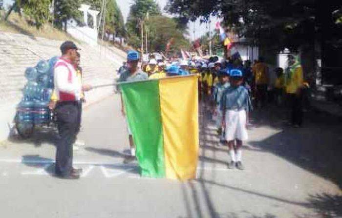 Gerak Jalan SD dan MI Sukses, Camat Widang Tuban Ajak Siswa Siswi Kenang Jasa Pahlawan