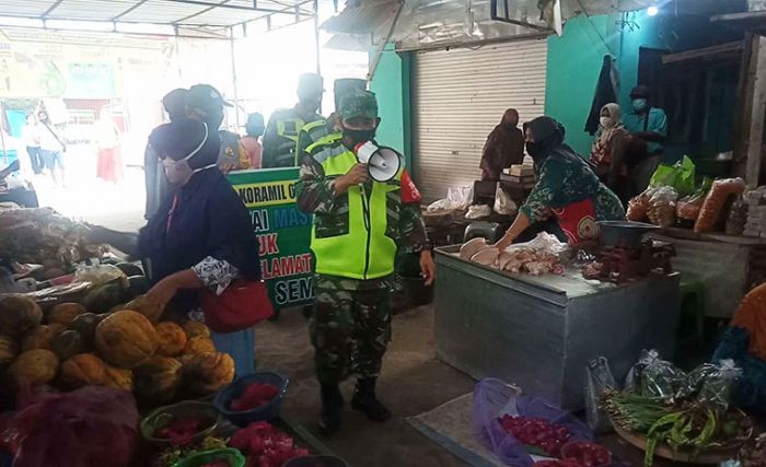 Covid-19 di Ngawi Menunjukkan Tren Kenaikan, Anggota TNI Blusukan Sosialisasikan Prokes