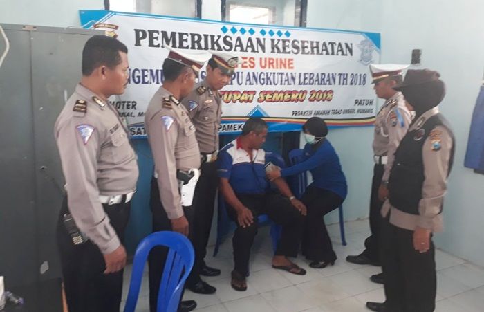 Sopir Angkutan di ​Terminal Ronggosukowati Pamekasan Lakukan Tes Urine