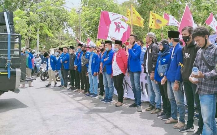 Didemo, Ketua DPRD Pamekasan Teken Surat Tuntutan Mahasiswa agar UU Cipta Kerja Dicabut