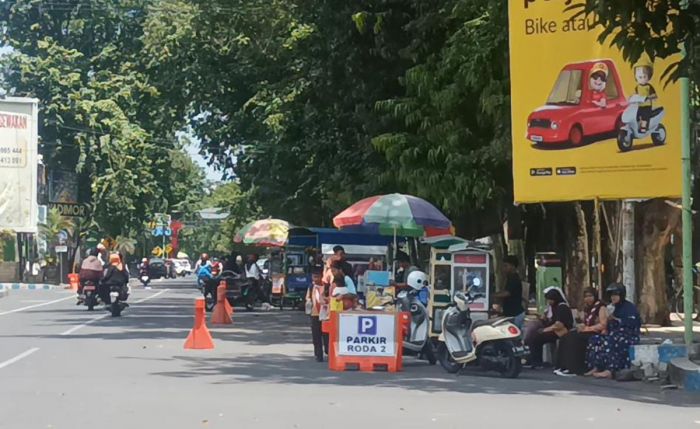 Pemkot Probolinggo Larang PKL Berjualan di Trotoar Alun-Alun