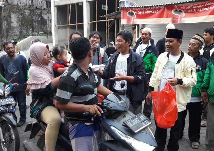 Awali Ramadan, RGS Buka Puasa dengan Peziarah Makam Sunan Giri