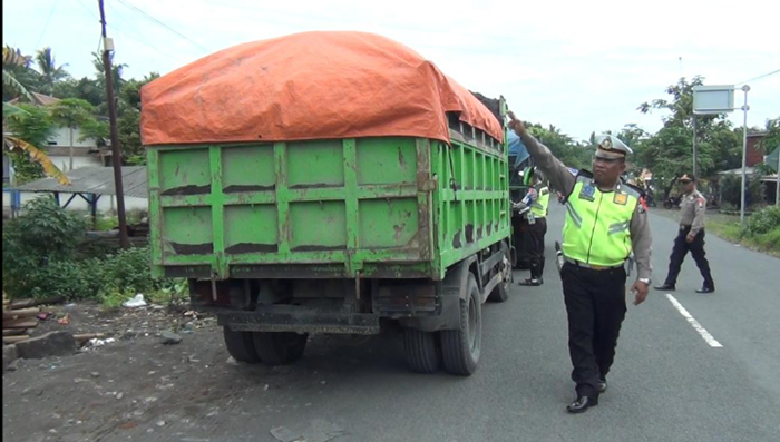 ​Gelar Razia Besar, Polres Lumajang Amankan Belasan Truk Pasir Ilegal