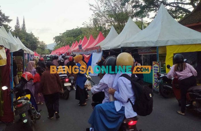 Percepat Pertumbuhan Ekonomi UMKM, Pemkab Trenggalek Gelar Pasar Rakyat