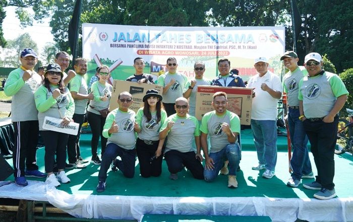 Jaga Kebugaran Tubuh, Pangdivif 2 Kostrad Gelar Jalan Sehat Bersama di Kebun Teh Wonosari PTPN XII