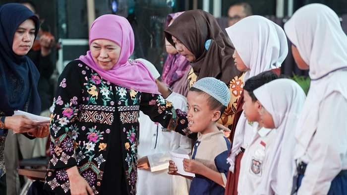 Khofifah Ajak Guru Jatim Bangun Generasi Cinta Damai dengan Ciptakan Suasana Harmoni di Sekolah