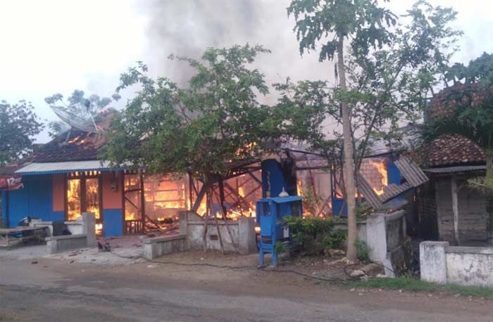 Berawal dari Tumpahan Bensin, 3 Rumah di Senori Terbakar