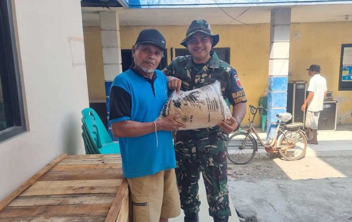 Tingkatkan Pertanian Lokal, TMMD Sidoarjo Berikan Bantuan Benih Padi